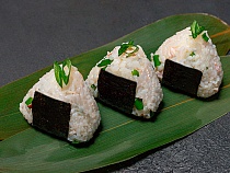 Суши-кейки: сет чикен онигири