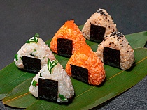 Суши-кейки: сет онигири микс